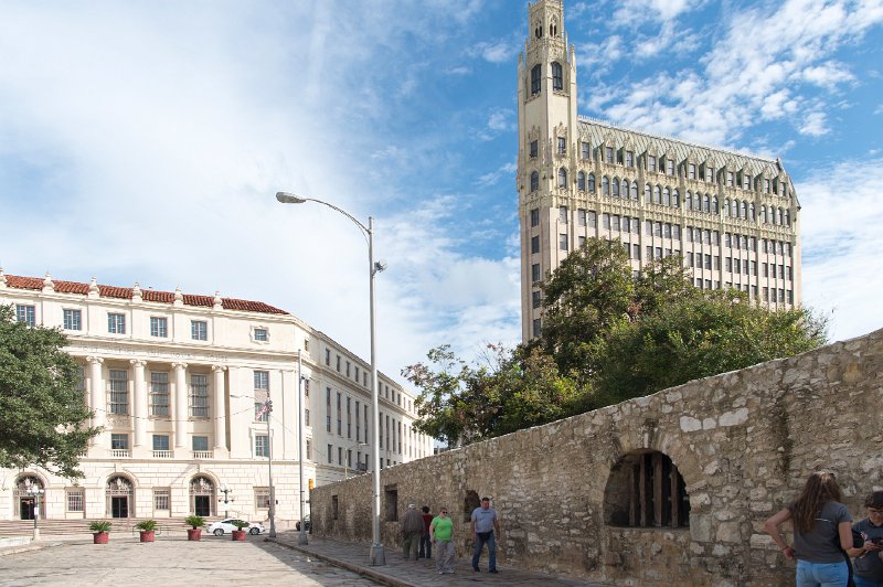 20151031_115034 D4S.jpg - US Postoffice and Courthouse; Alamo on right